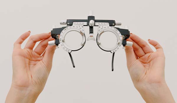 Lunettes de mesure utilisées par les opticiens dans leur métier