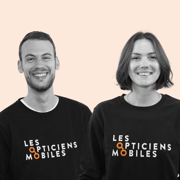 Image de deux opticiens à domicile intervenant dans le département de la loire atlantique.