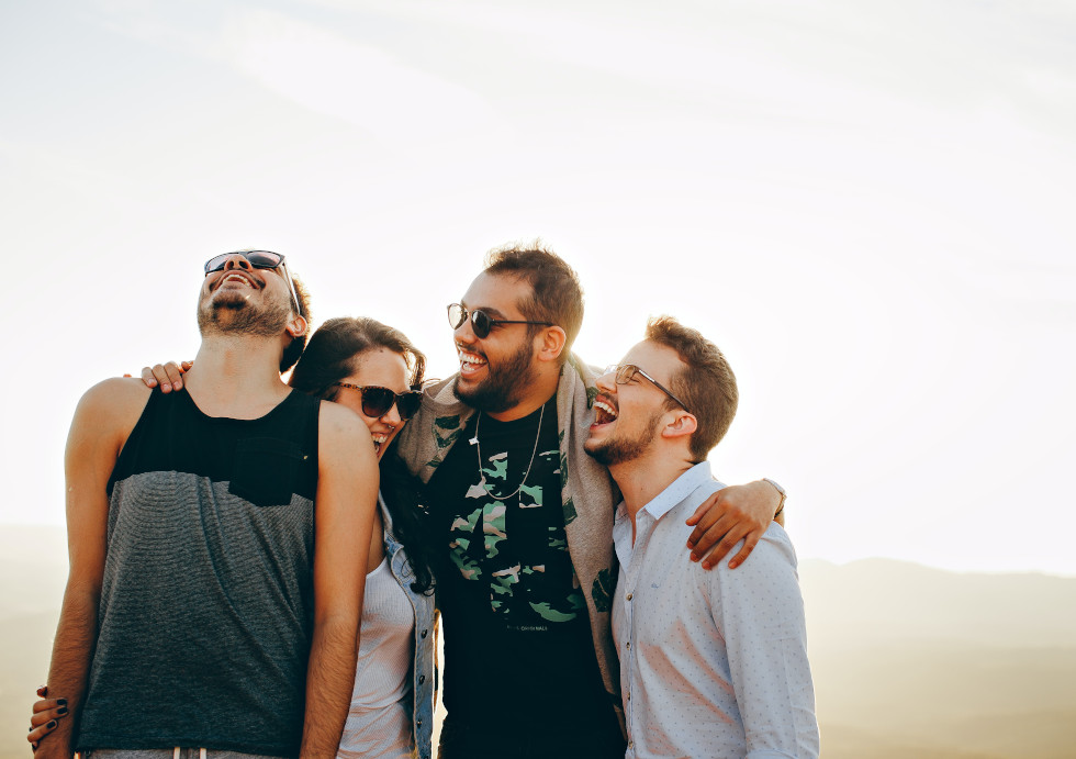 Quelles lunettes de soleil choisir pour vos vacances à la mer ou à la montagne ? 